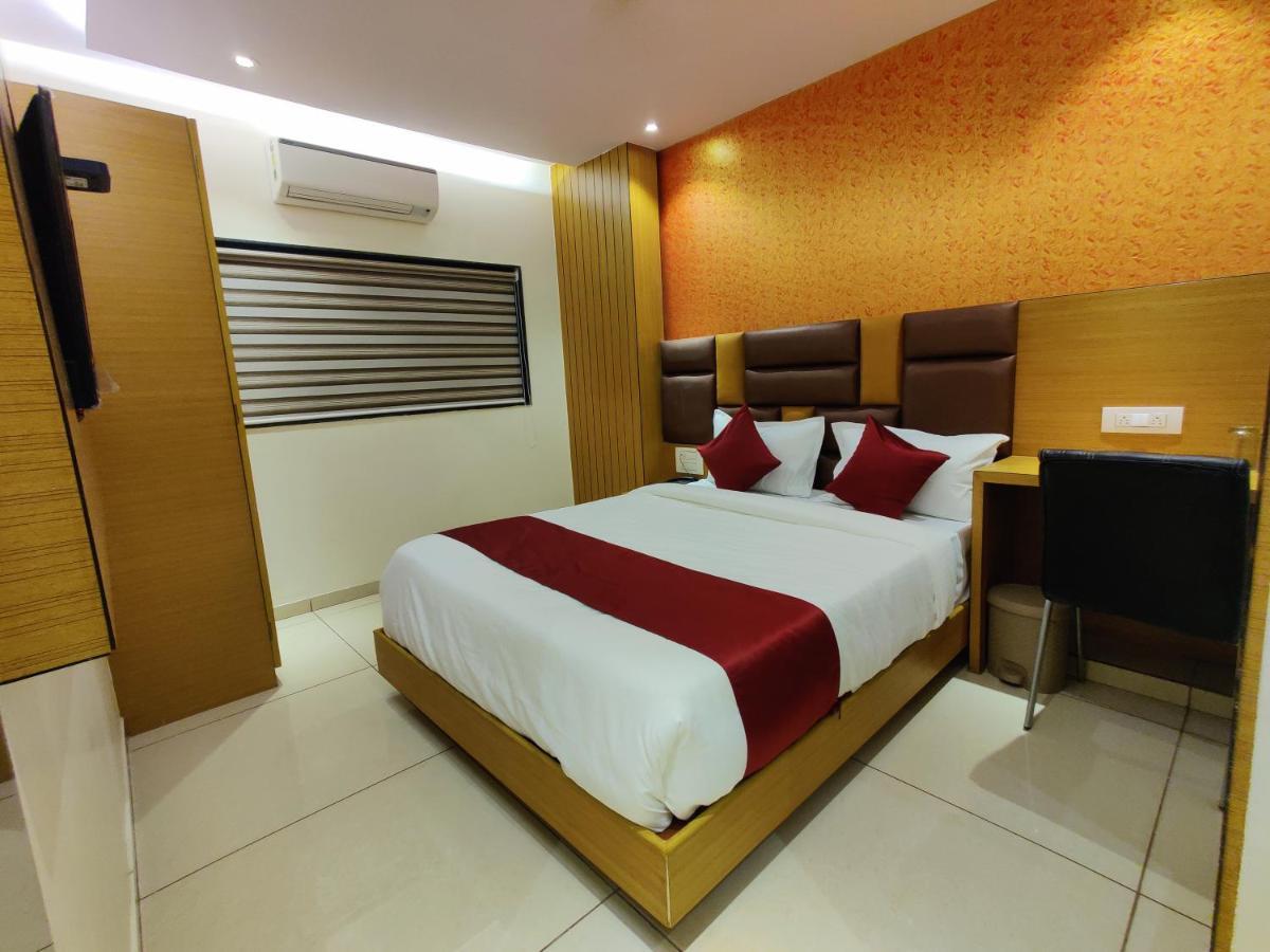 Hotel Hindustan Residency 탄 외부 사진