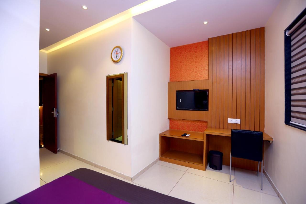 Hotel Hindustan Residency 탄 외부 사진